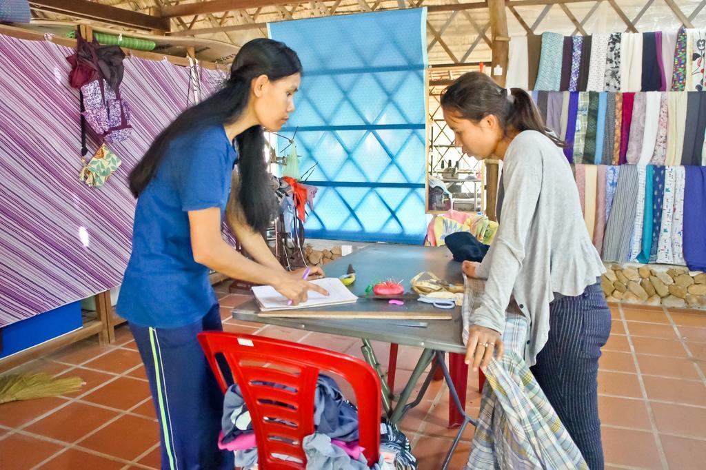 Khmer Hands แกบ ภายนอก รูปภาพ